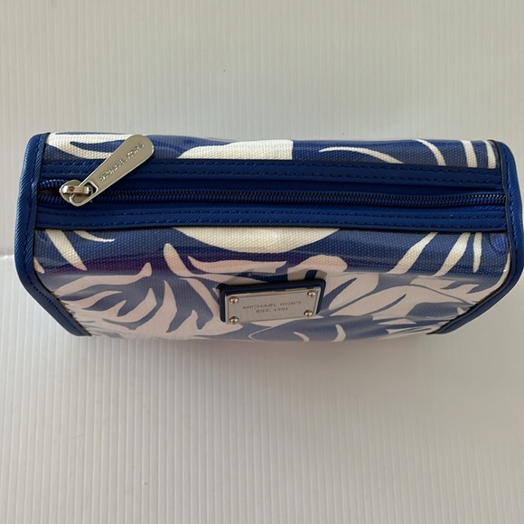 NWOT Michael Kors Eliza Blue White Floral Plastic Covered Canvas Makeup Pouch - Picture 4 of 12